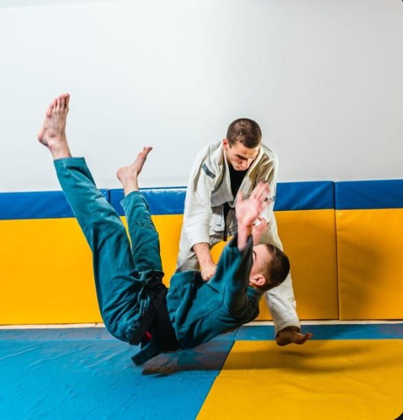 Movimientos básicos de Judo que debes aprender (Guía completa para principiantes)